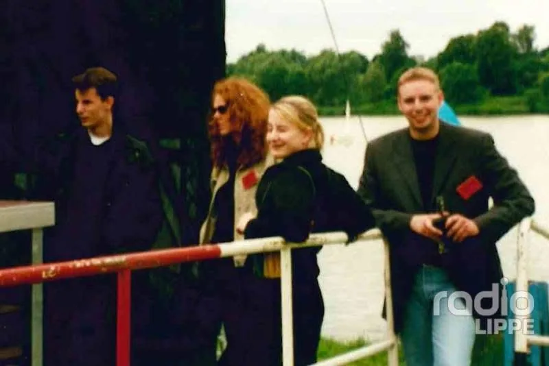 Radio Lippe 1999 — Thomas Dickenbrok als junger Moderator im Sendestudio (Bild 1)